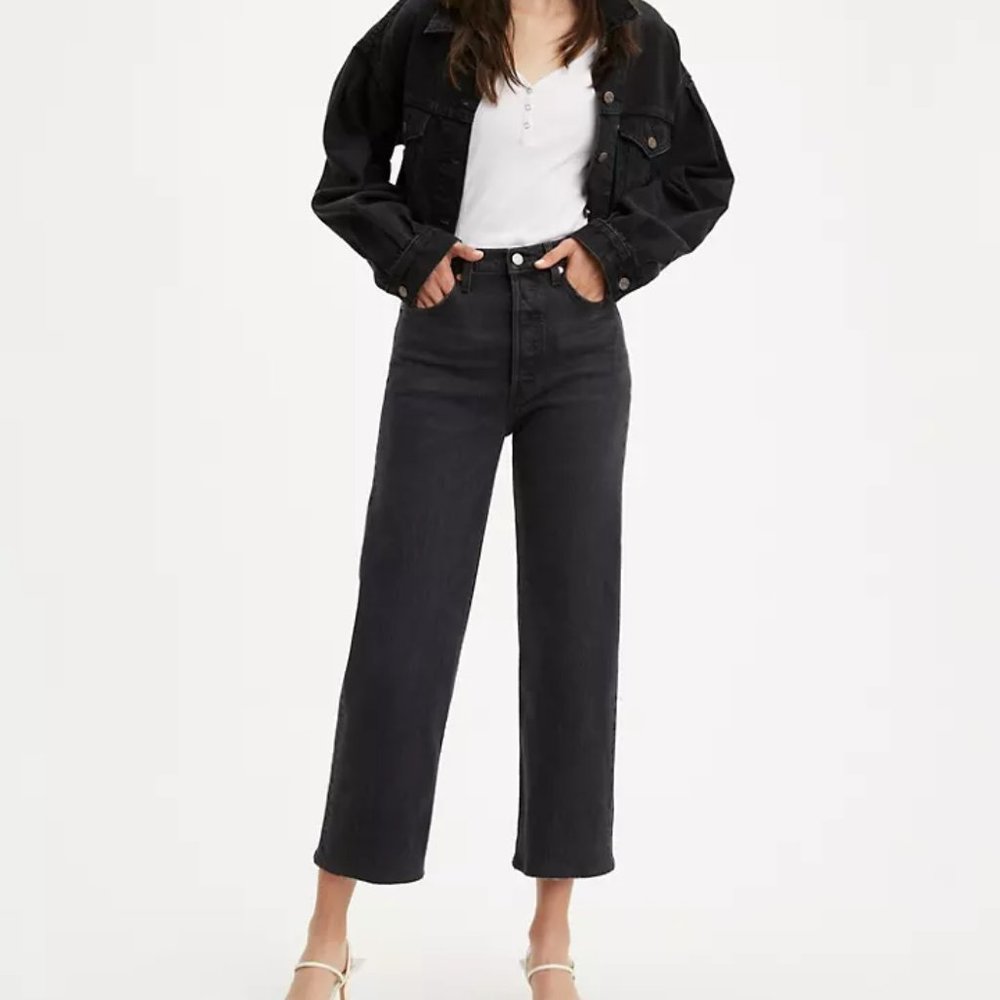 LIKE NEW: Ribcage Straight Leg Jeans by Levi's